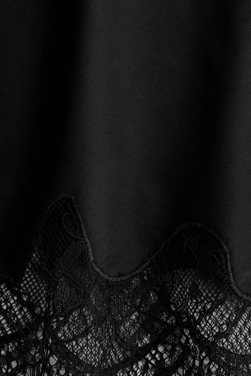 اتش اند ام تنورة بتصميم انسيابي بحافة دانتيل